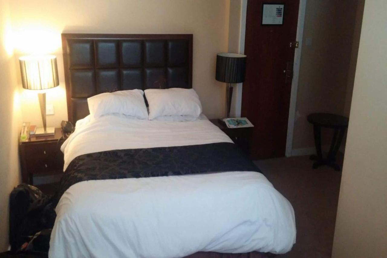 Oyo Clayton Lodge Newcastle-under-Lyme Eksteriør billede